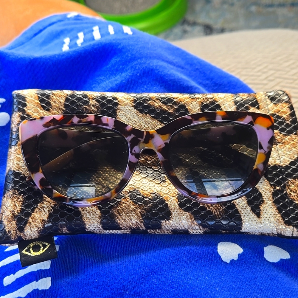 Stylish Tortoiseshell Women's Sunglasses